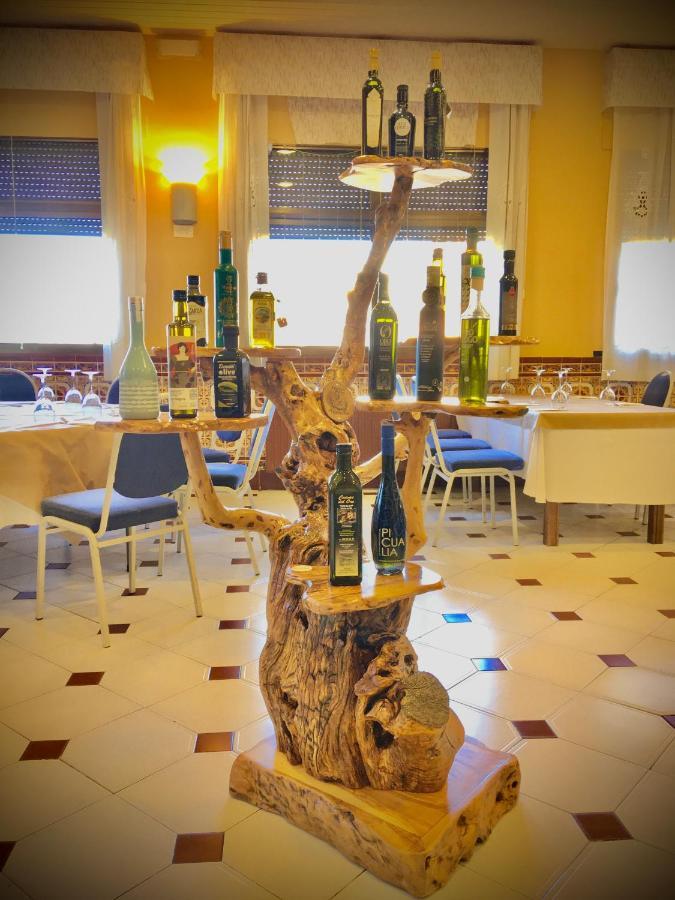 Hotel Avenida Beas de Segura Esterno foto