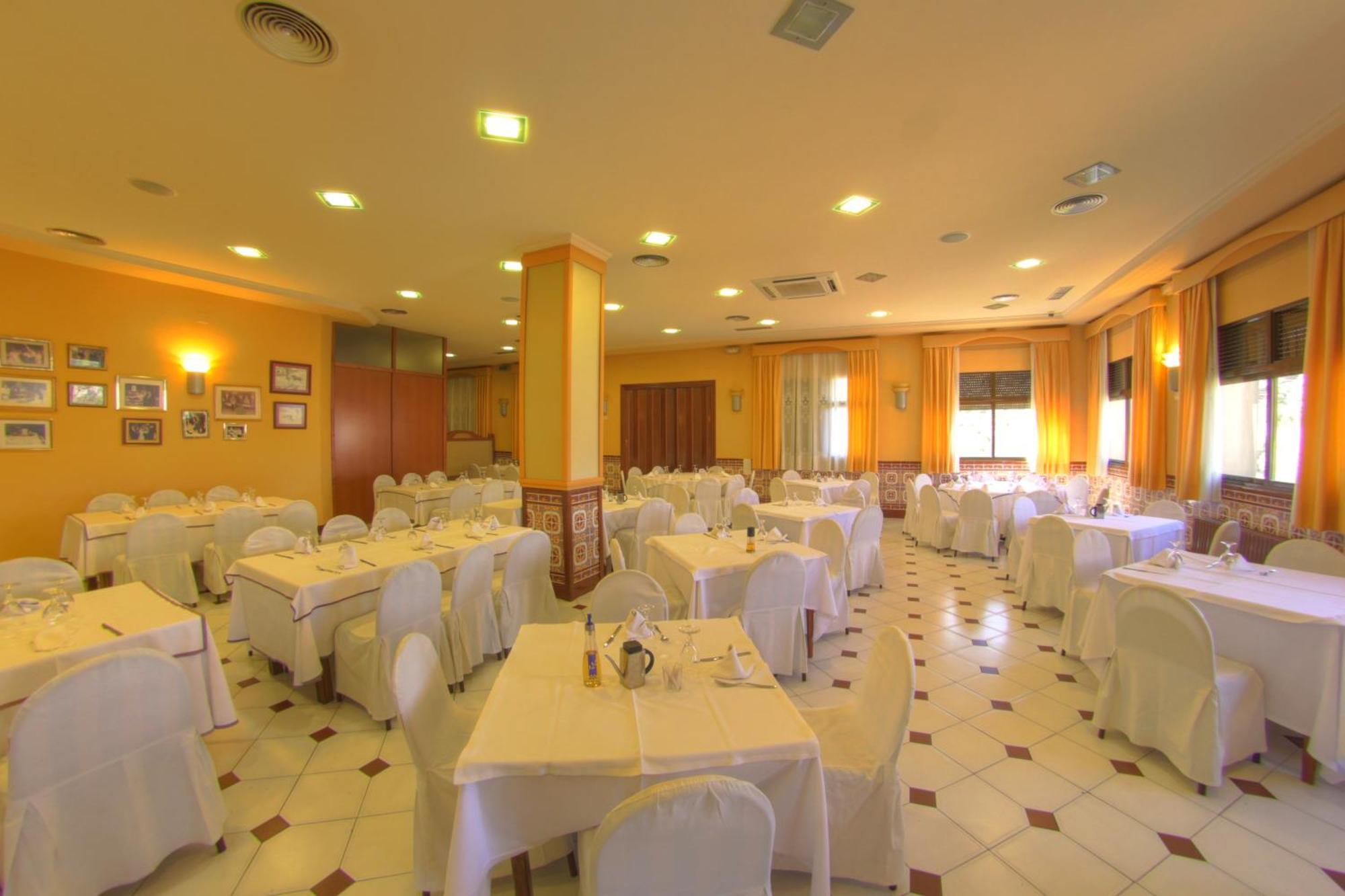 Hotel Avenida Beas de Segura Esterno foto